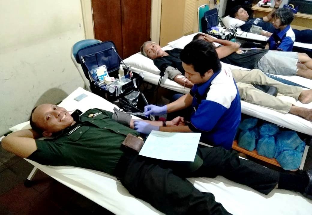 Anggota Kodim 0734/Yogyakarta Ikuti Donor Darah  Dalam Rangka HUT ke-11 Harian Jogja