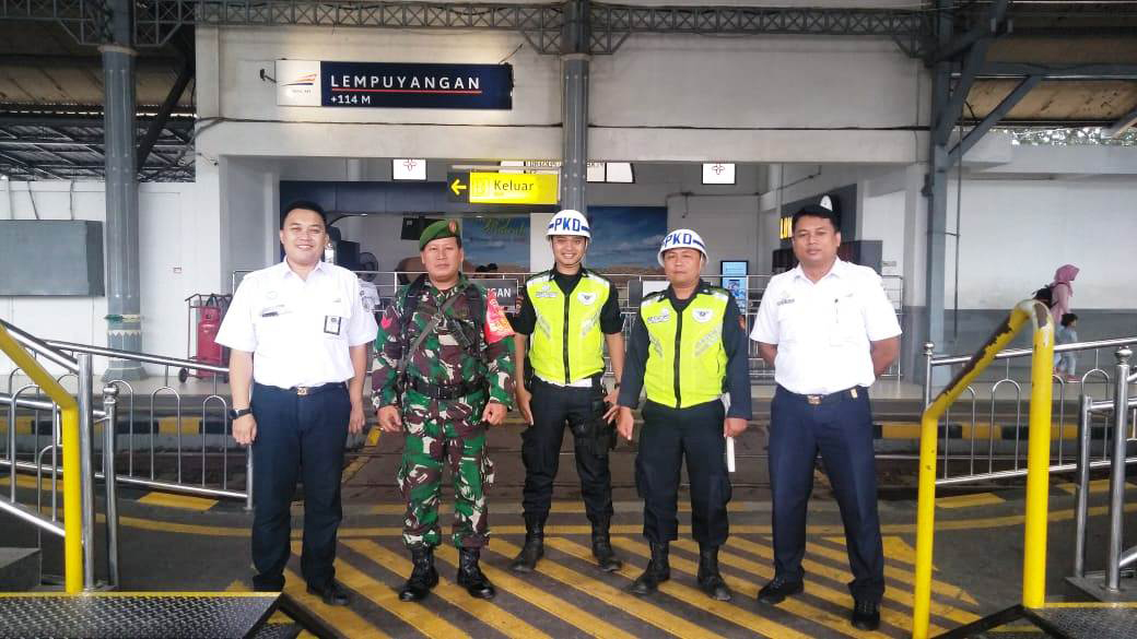 Babinsa Koramil 04/DN, Kodim 0734/Yogyakarta Masih Jaga Arus Balik Stasiun KA Lempuyangan