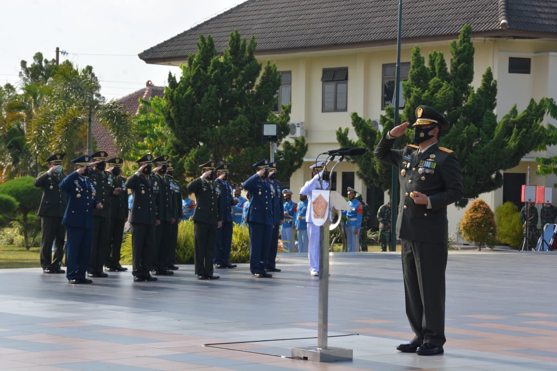 Sambut HUT TNI ke 75, Danrem 072/Pamungkas Ziarah Nasional Tabur Bunga di TMP Kusumanegara