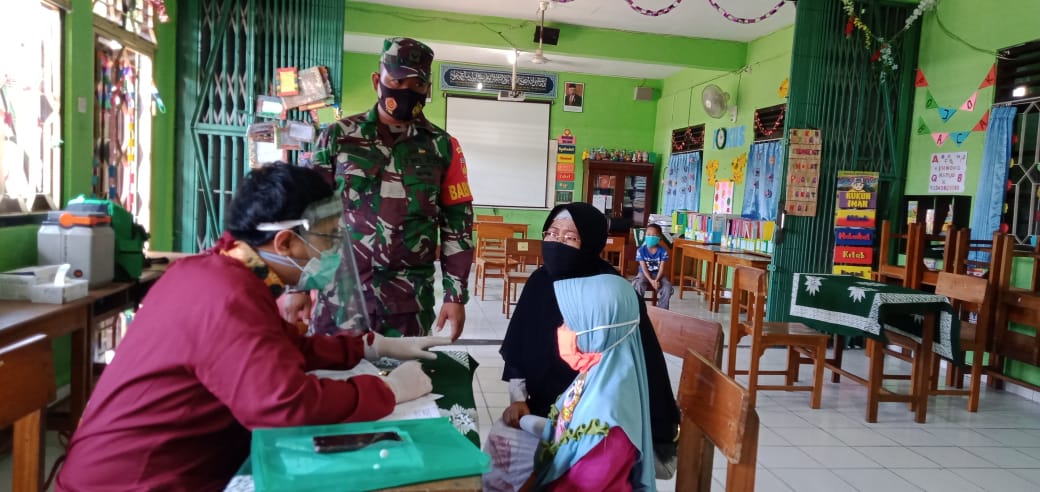 Babinsa Pakuncen Pendampingan Vaksinasi HPV dan MR di SD Muhammadiyah l Wirobrajan