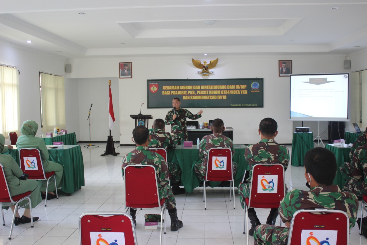 Anggota Kodim 0734/Kota Yogyakarta Menerima Binroh Dan Bintalidjuang Dari Bintaldam IV/Diponegoro