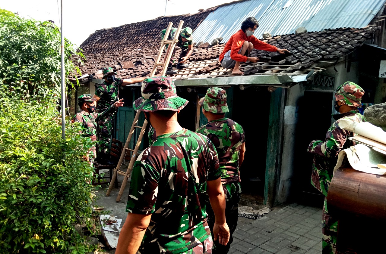 Satgas Pra TMMD Reguler 111 Kodim 0734/Kota Yogyakarta Mulai Bongkar RTLH Bu Darmini