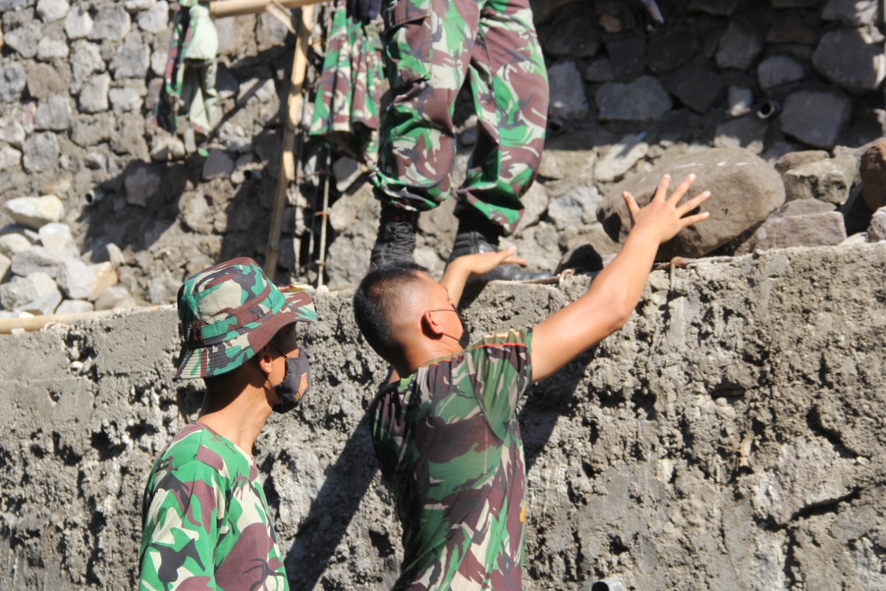 TAK LEKANG DI MAKAN WAKTU SATGAS TMMD REGULER SELALU BERIKAN YANG TERBAIK UNTUK MASYARAKAT DAN NKRI