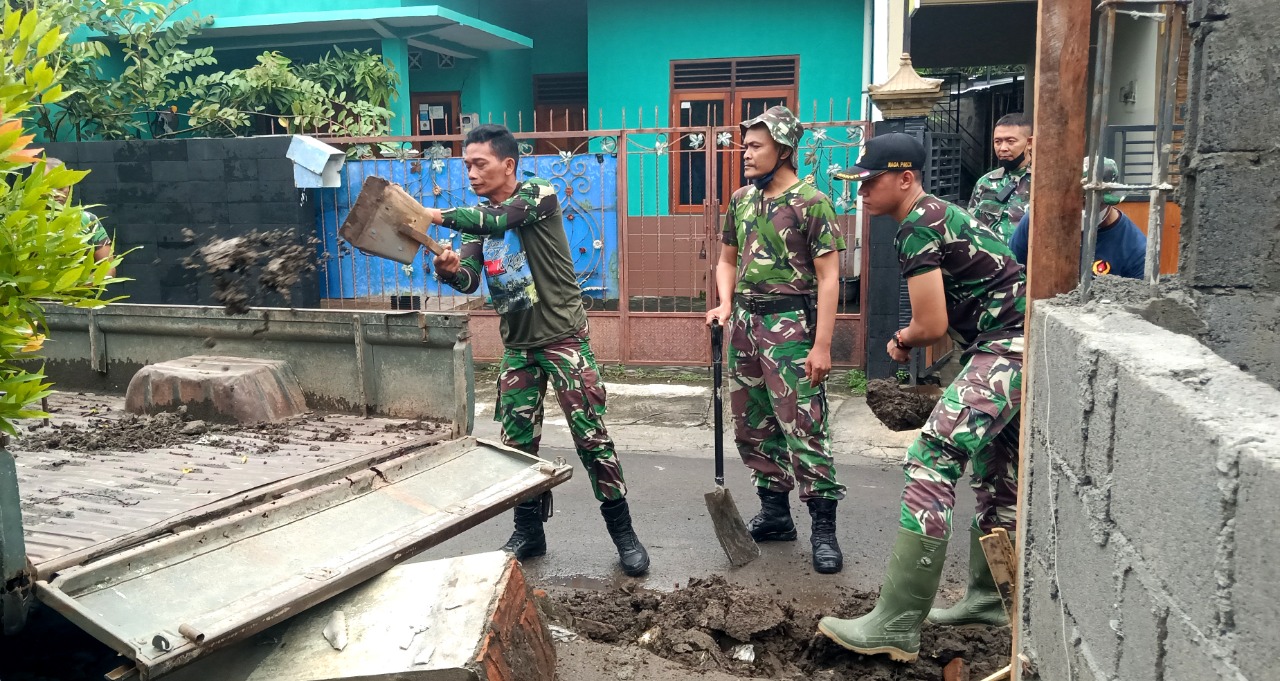 CIPTAKAN KEBERSIHAN LINGKUNGAN GUNA KENYAMANAN KERJA ANGGOTA SATGAS TMMD REG KE-111