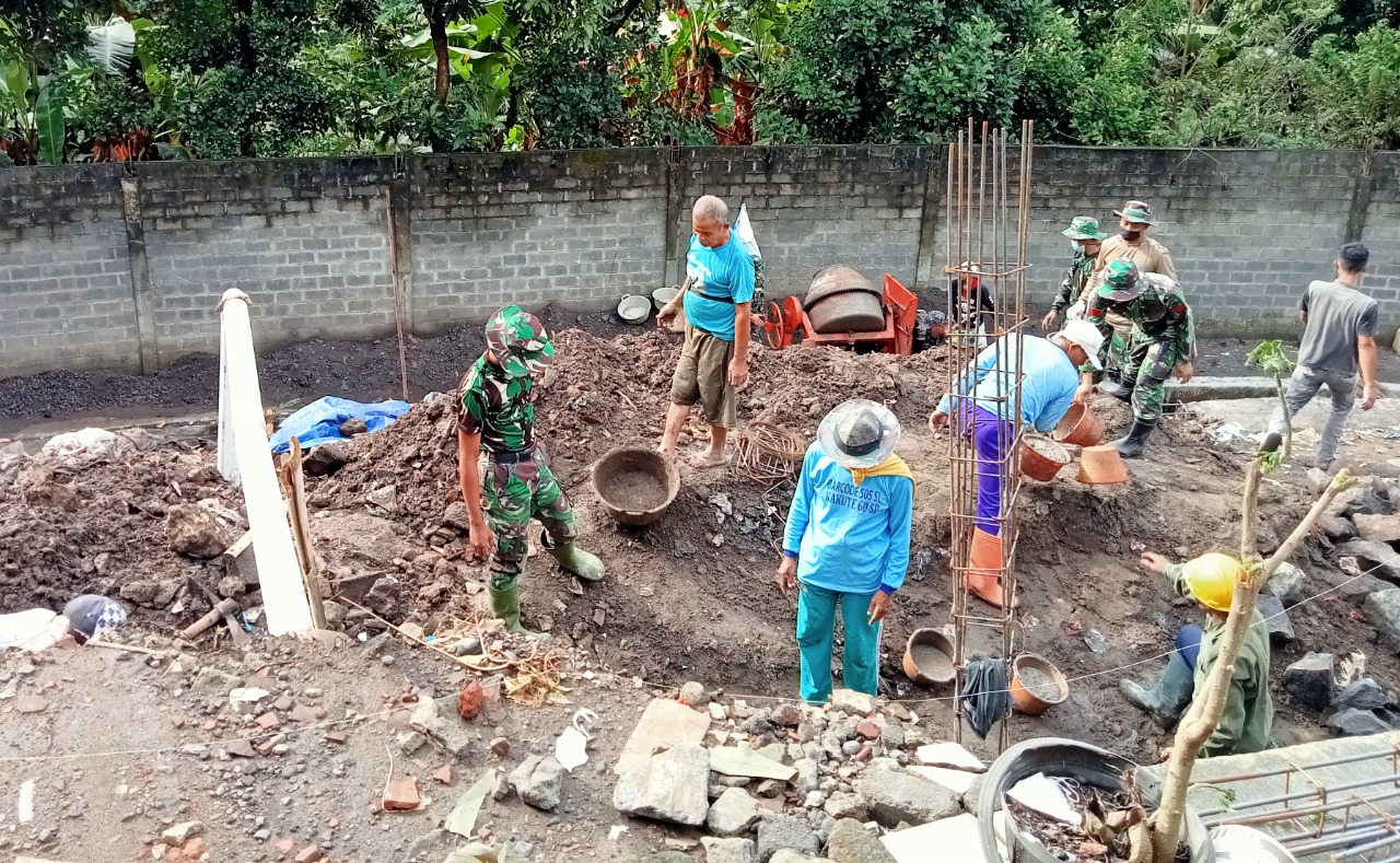 SATGAS TMMD REGULER-111 MENYEBAR DI SUNGAI UNTUK CEPAT TEREALISASIKANNYA TALUD 