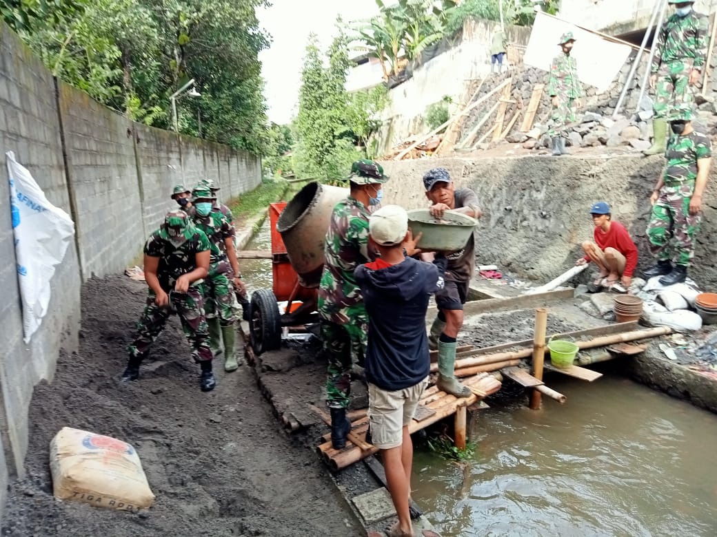 CUACA MENDUNG TAK MENYURUTKAN SEMANGAT SATGAS TMMD JOGJA