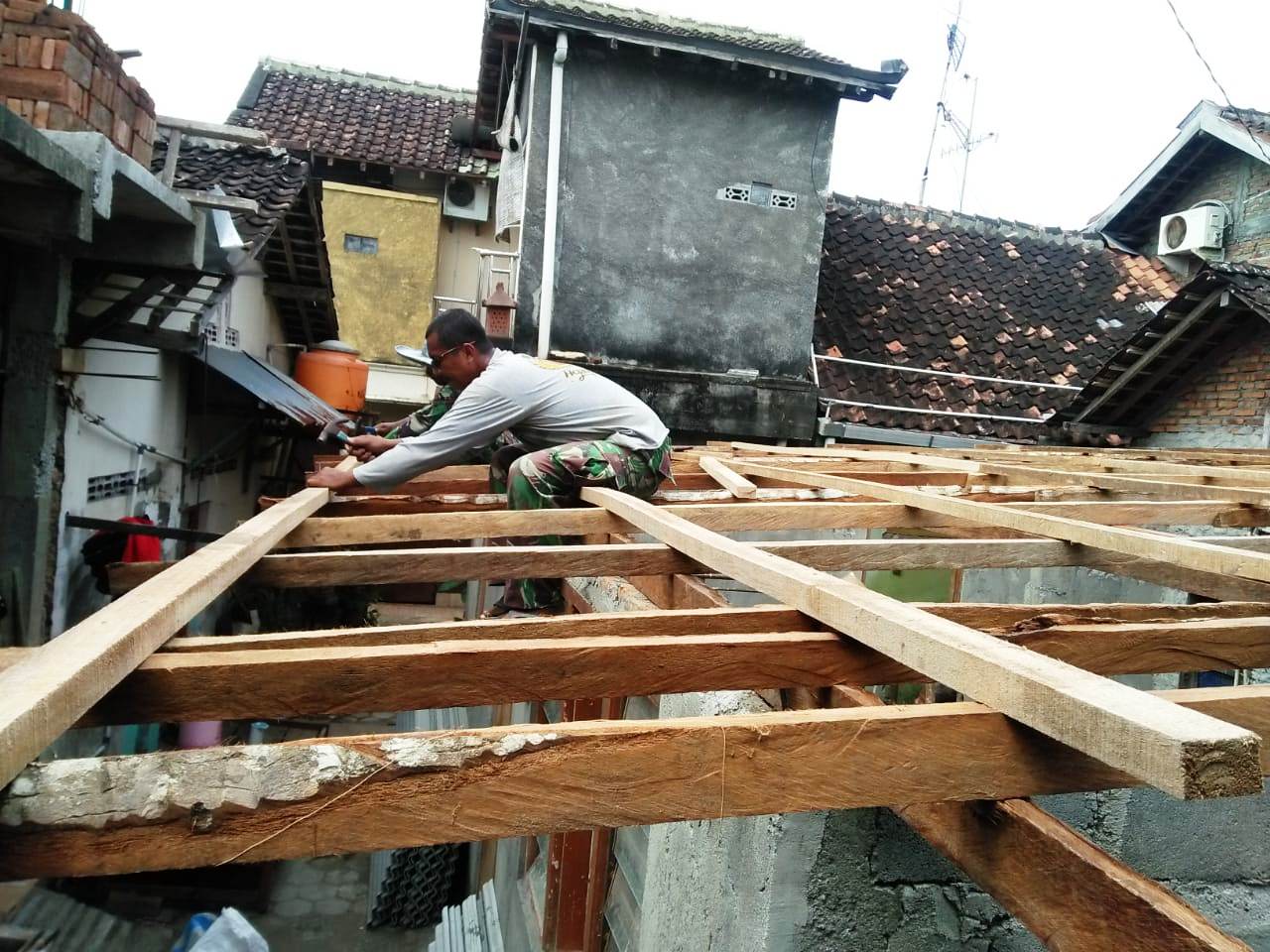 Rehap Rumah Tidak Layak Huni (RTLH) Satu Persatu Selesai Oleh Satgas TMMD Reguler 111 Kodim 0734/Kota Yogyakarta