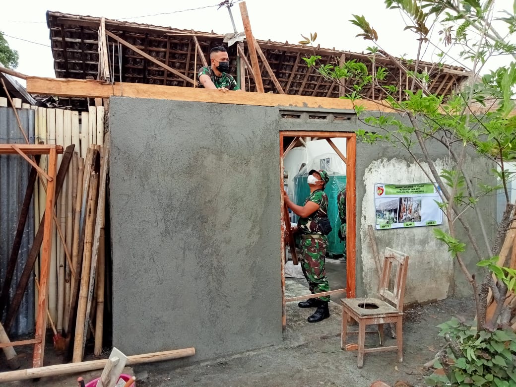 Rehab Rumah Program TMMD Membantu Keluarga Dan Saudara Ibu Sriyatun 