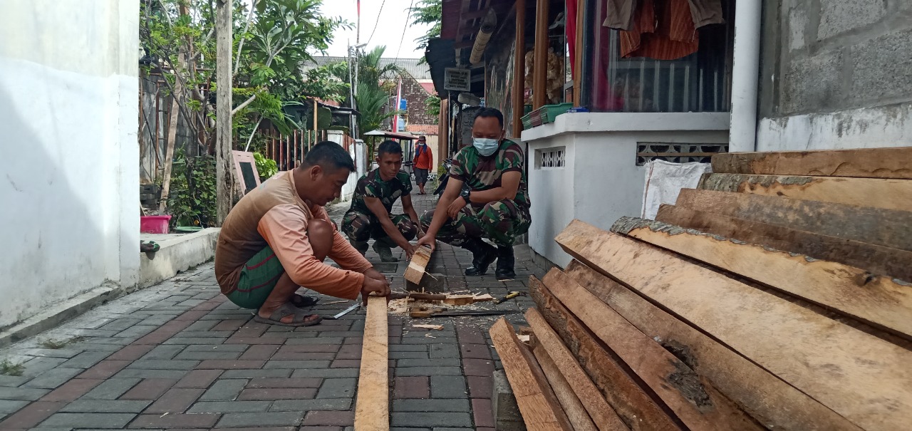 SELAIN JAGO PERANG, JADI TUKANG KAYU DAN TUKANG BANGUNAN PUN MAHIR