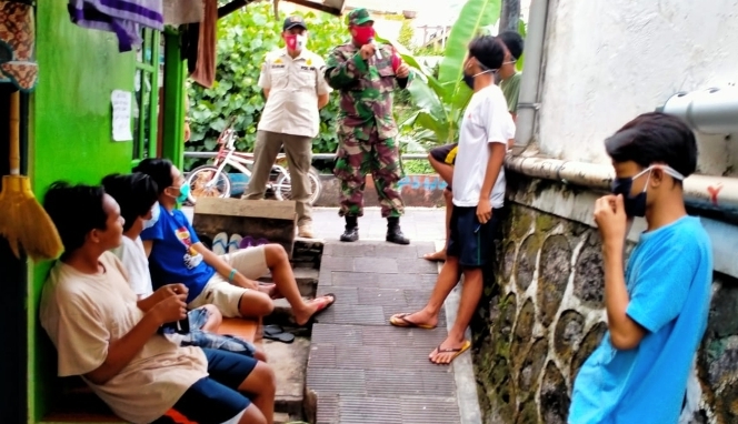 Babinsa Koramil 04/Danurejan Himbau Warga Taati Protokol Kesehatan