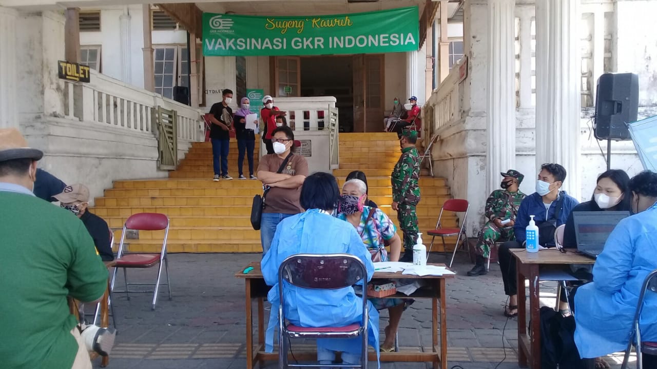 RIBUAN MASYARAKAT MENGIKUTI VAKSINASI GKR INDONESIA DOSIS 2