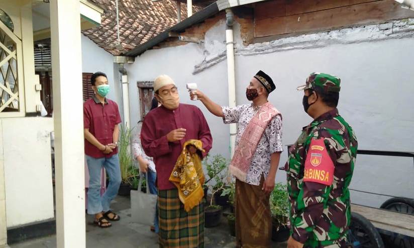 Babinsa Koramil 05/Pakualaman Monitoring Shalat Jum'at di Masjid Gede Pakualaman