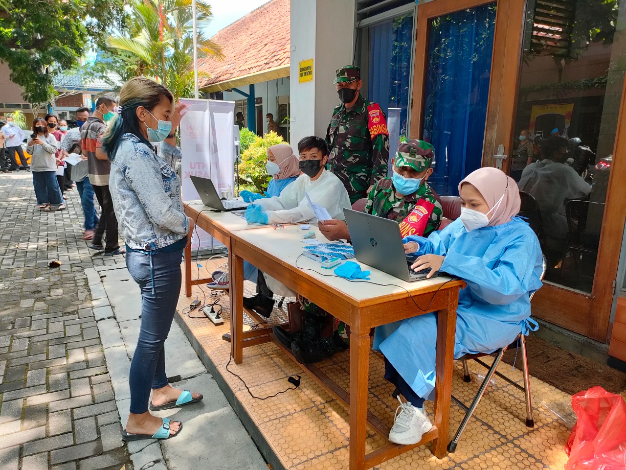 GEDONGTENGEN GELAR VAKSIN MASSAL DALAM IKUT MEMBANGUN NEGERI