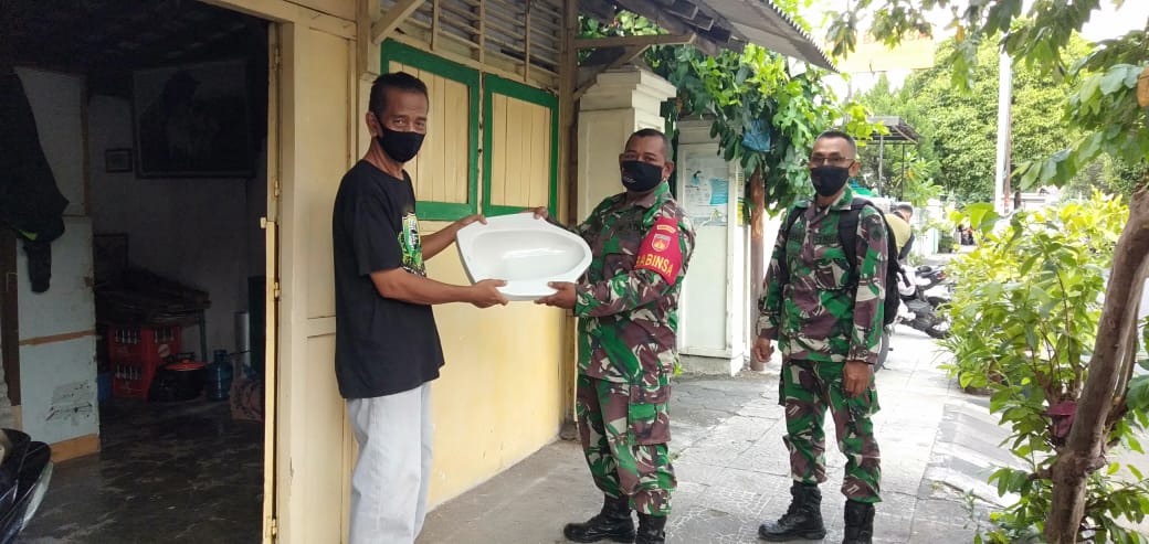 BABINSA GUNUNGKETUR BANGUN FASILITAS MCK UNTUK WARGA MASYARAKAT BINAAN