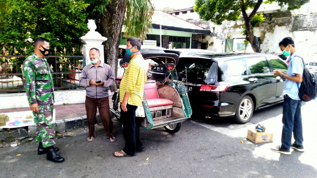 Babinsa Panembahan Berikan Himbauan Disiplin Prokes