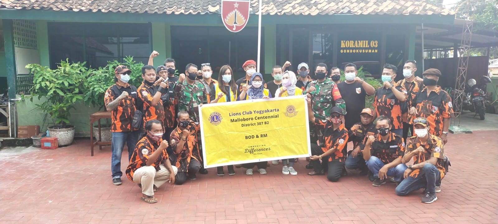 KORAMIL 03/GONDOKUSUMAN BERSAMA LIONS CLUB YOGYAKARTA BAGIKAN SEMBAKO