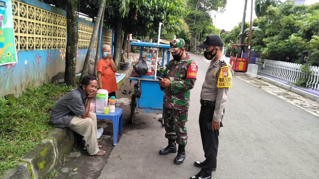 BABINSA SURYODININGRATAN TEGAKKAN DISPLIN PROTKES BAGI PEDAGANG