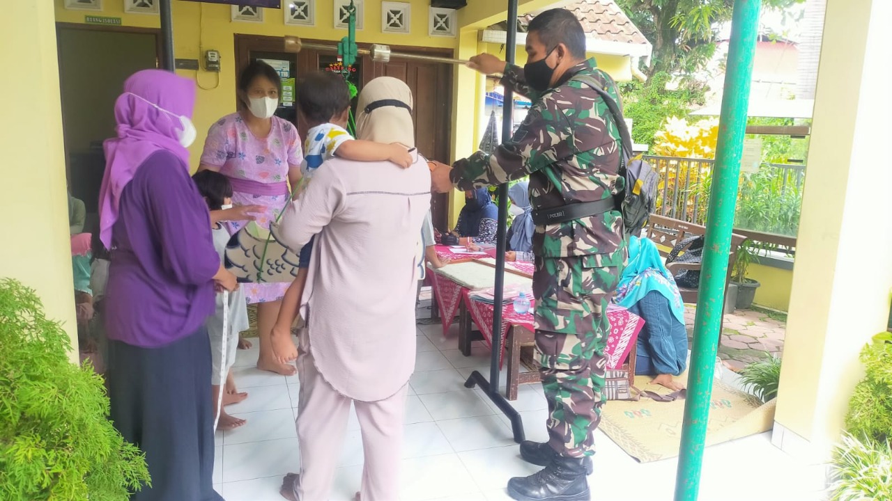 BABINSA  KORAMIL 07/UMBULHARJO MONITORING POSYANDU DI KAMPUNG GOLO 