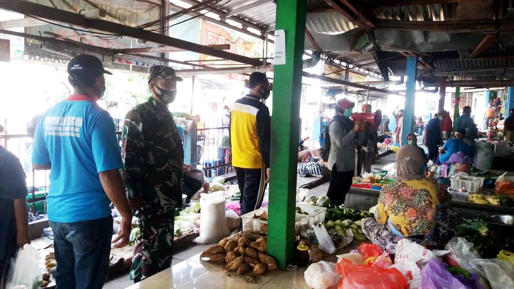 BABINSA GEDONGKIWO HIMBAU PROKES DI PASAR CONDRONEGARAN