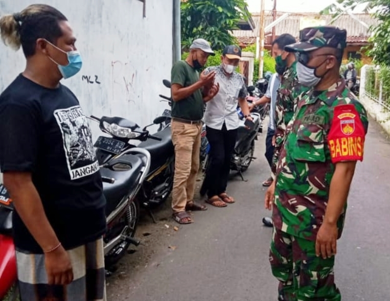 CEGAH PENYEBARAN COVID-19 BABINSA KORAMIL 04/DANUREJAN INGATKAN PROTOKOL KESEHATAN