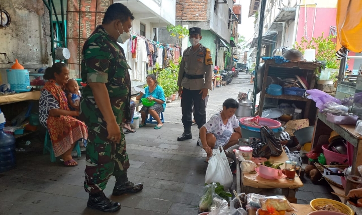 BABINSA BERSAMA BABINKAMTIBMAS IMBAU PROTOKOL KESEHATAN