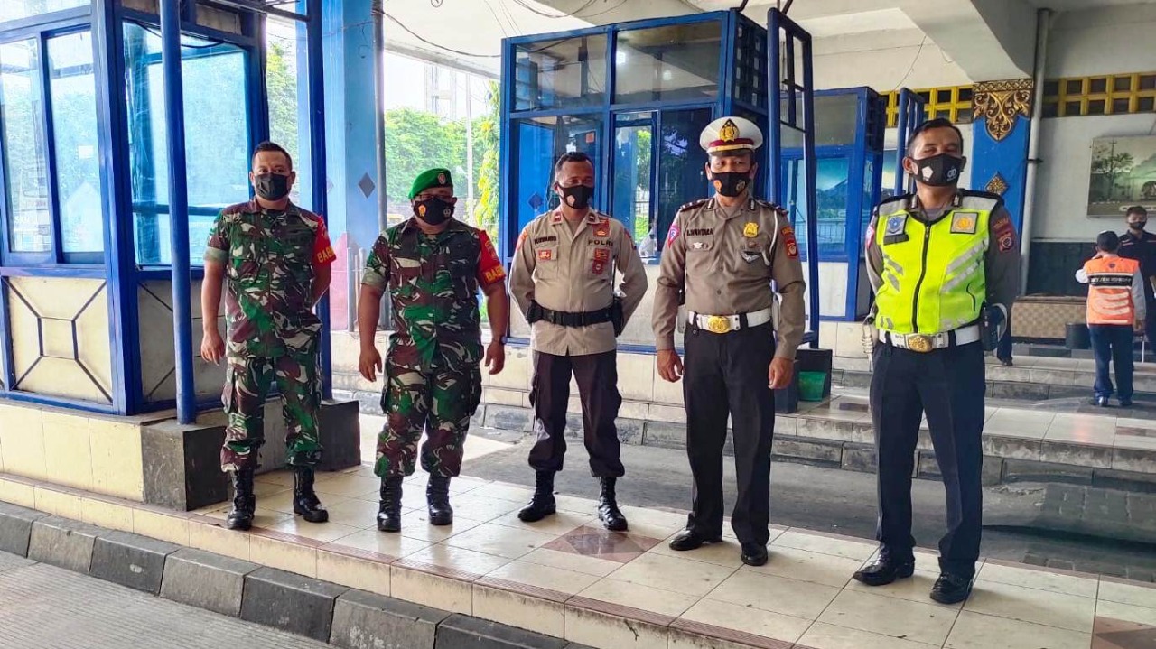 BABINSA PENGAMANAN MUDIK LIBUR NATARU DI TERMINAL GIWANGAN