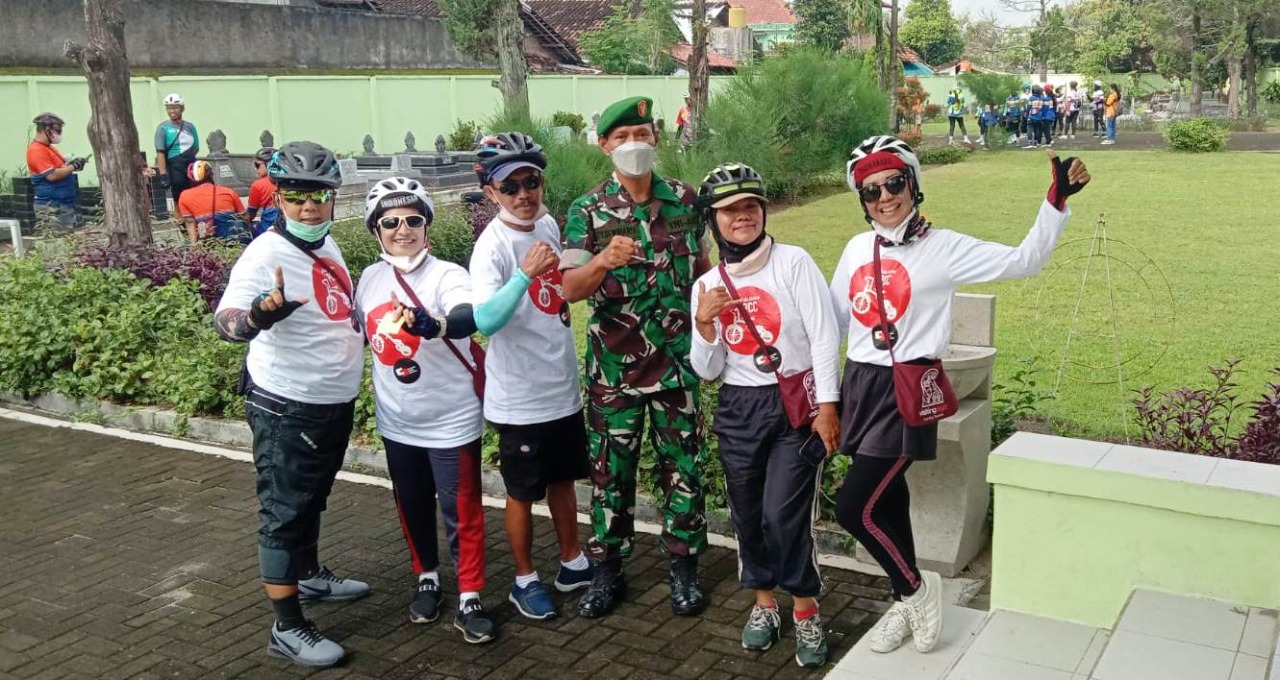 BABINSA MENDAMPINGI GOWES WISATA POKDARWIS KELURAHAN TAHUNAN