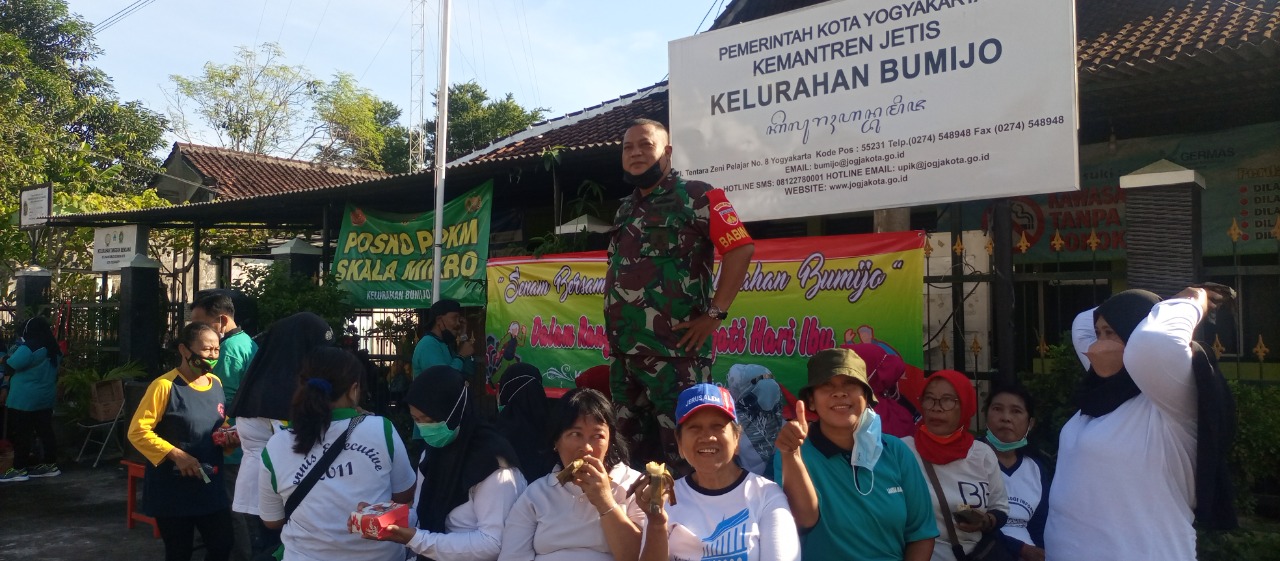 JALIN SILATURAHMI DAN MEMELIHARA KEBUGARAN KELURAHAN BUMIJO MELAKSANAKAN KEGIATAN SENAM LANSIA