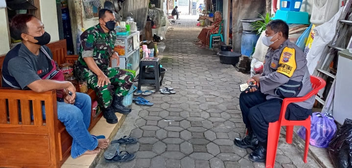 BABINSA TEGAL PANGGUNG BERSINERGI BERSAMA BABINKAMTIBMAS KOMSOS DI KAMPUNG JUMINAHAN YOGYAKARTA