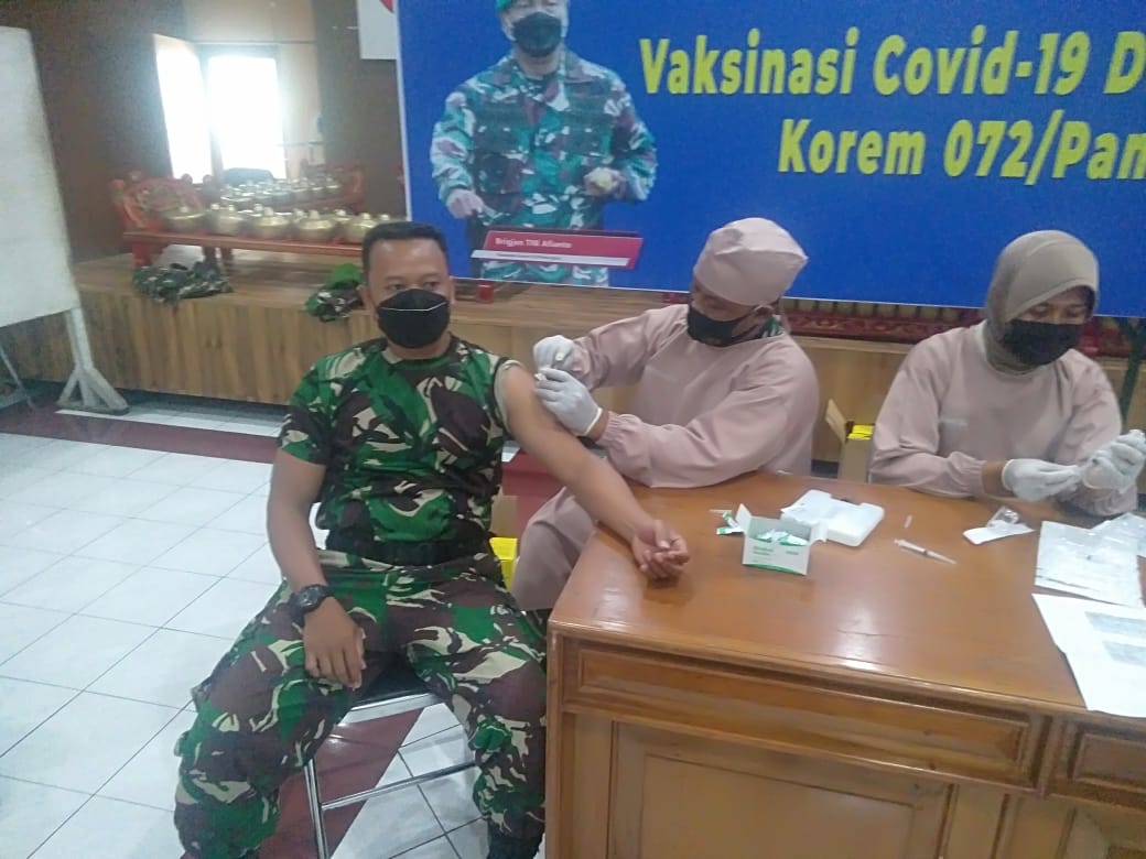 SELURUH ANGGOTA KORAMIL 13/ NGAMPILAN MENGIKUTI  VAKSINASI BOOSTER DI KOREM 072 PAMUNGKAS