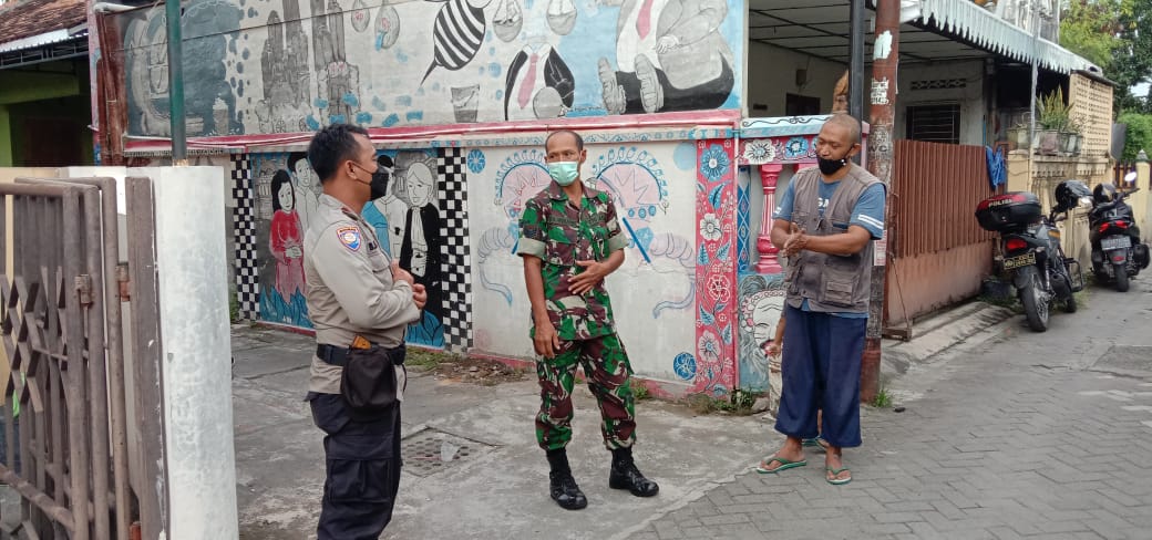 Ciptakan Kedekatan dengan Warga, Babinsa Kelurahan Tahunan Rutin Laksanakan Komsos