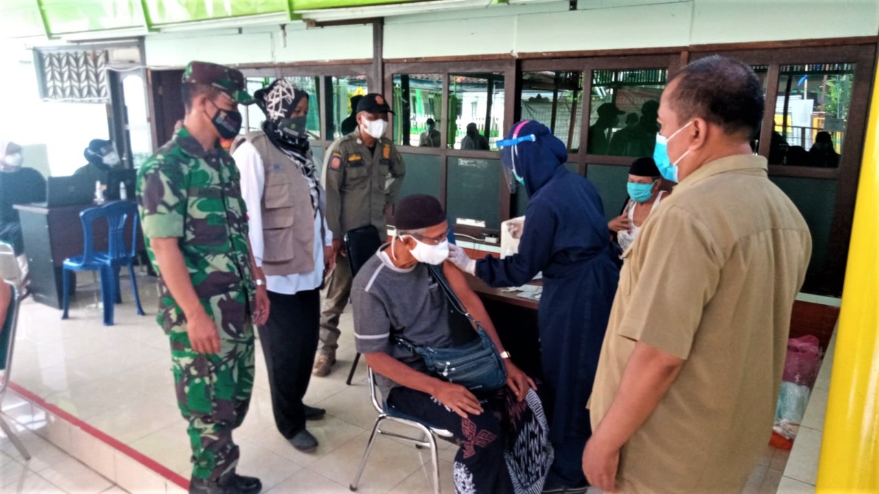 Babinsa Koramil 08/Kotagede Pantau Vaksin Ke-2 di PKU Muhammadiyah