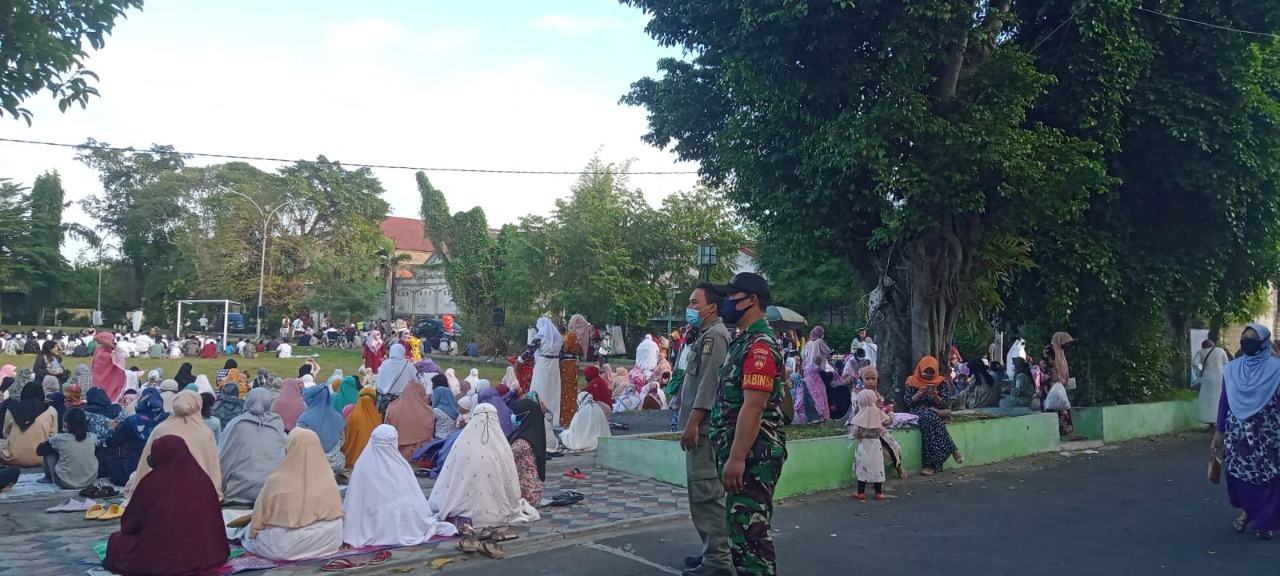 TNI Polri Lakukan Pengamanan Shalat Idul Adha Di Lapangan Mancasan Wirobrajan 