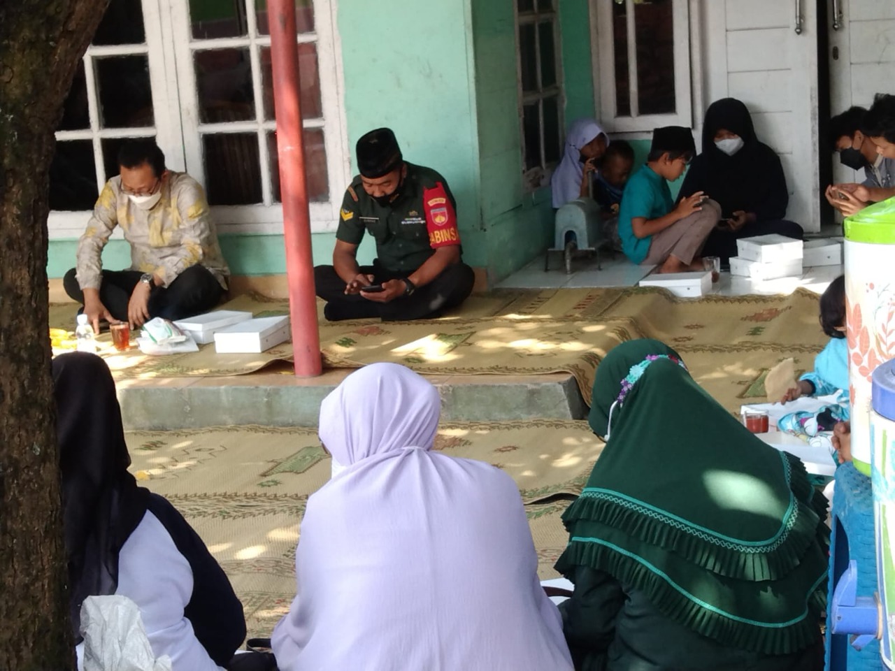 Babinsa Koramil 02/Tegalrejo Menghadiri Pengajian Di Gang DPR (Daerah Pinggiran Rel)