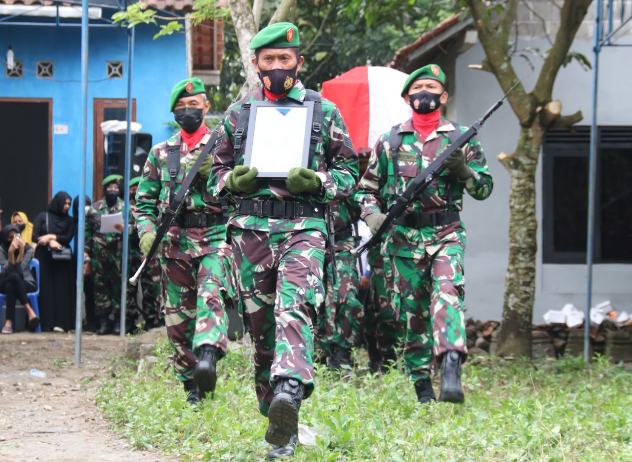 Dandim 0734/Kota Yogyakarta Pimpin Upacara Pemakaman Prajurit Secara Militer