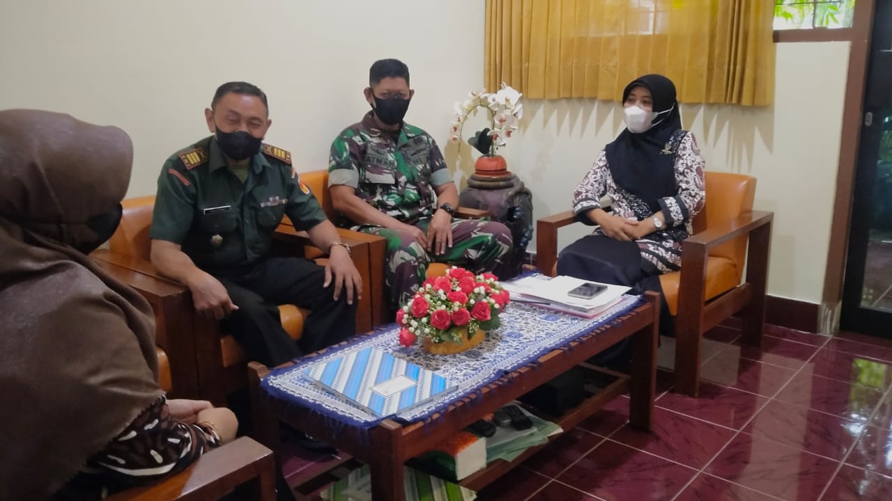 Pererat Silaturahmi Danramil 01/Jetis Melaksanakan Kunjungan Ke Sekolah SMKN 7 Gowongan Yogyakarta