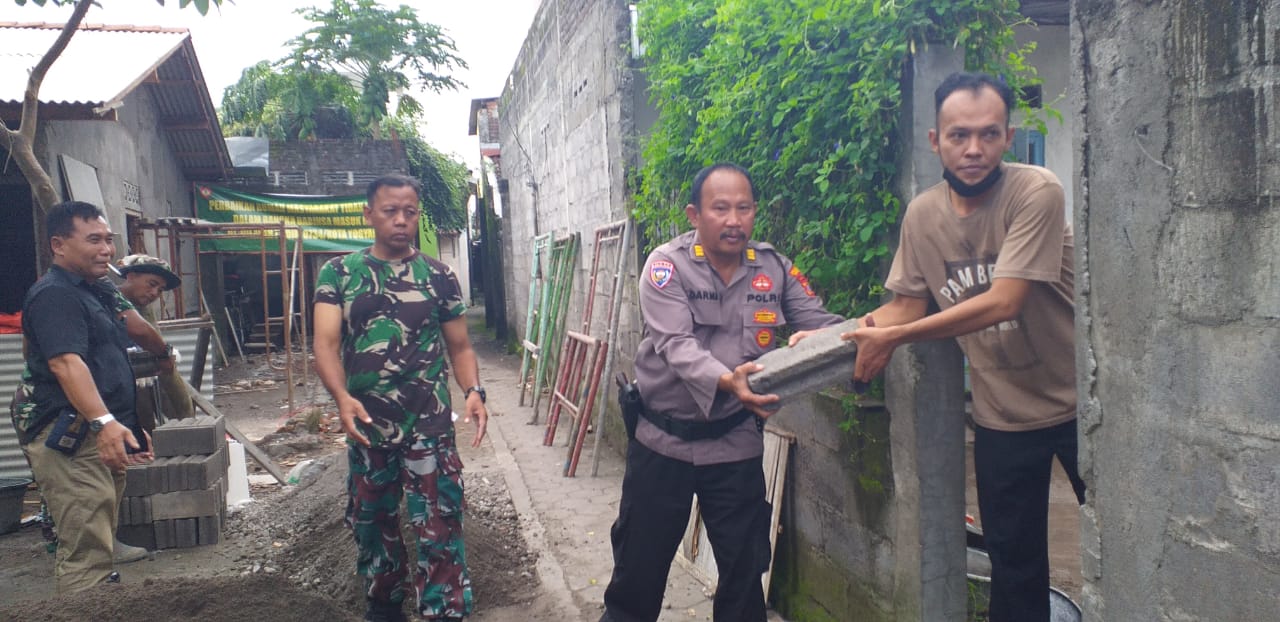 Sinergitas TNI-Polri Dalam Renovasi Rumah Tidak Layak Huni