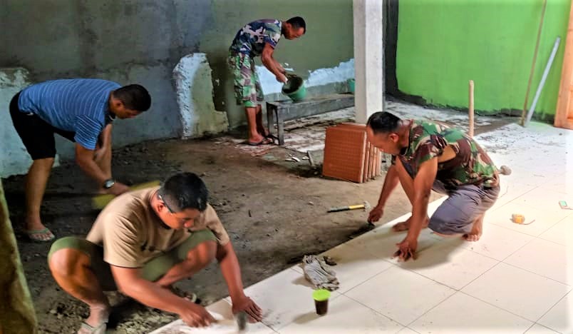 Tidak Kenal Hujan Dan Panas, Pembangunan RTLH Ibu Sri Purwani Tetap Berlanjut